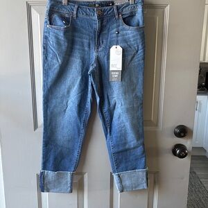 1822 Denim Women's Cropped Blue Jeans